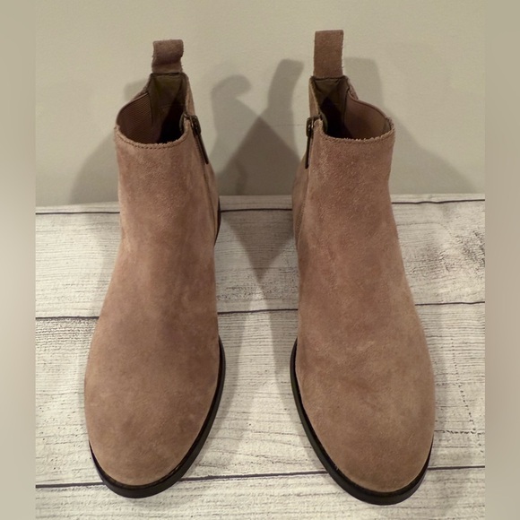LANDS END Women Tan Suede Ankle Boots/size 8 - Picture 6 of 11